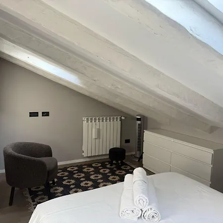 Rodolfo Valentino Loft Apartament *